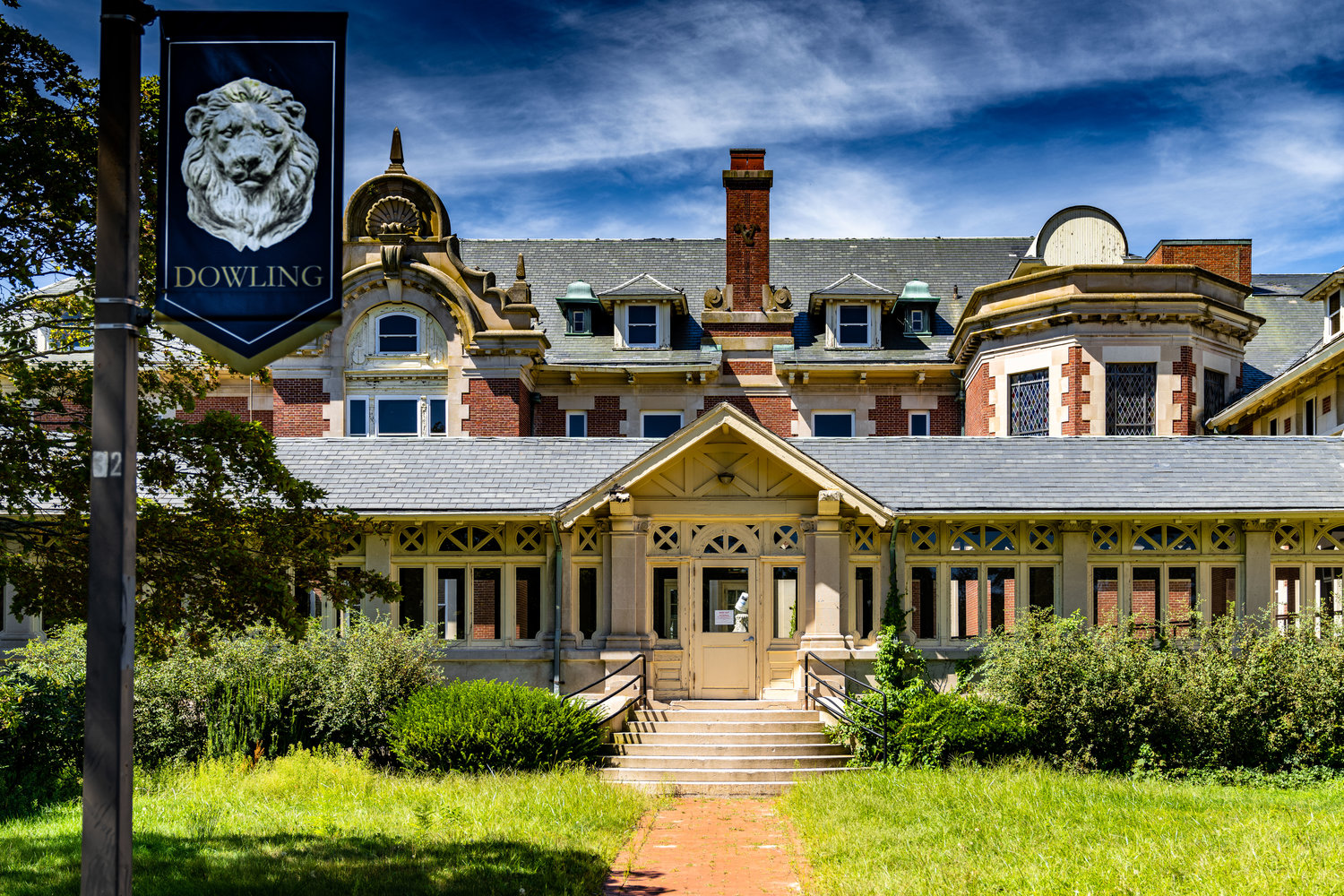 Former Dowling College, Vanderbilt estate and grounds languish The